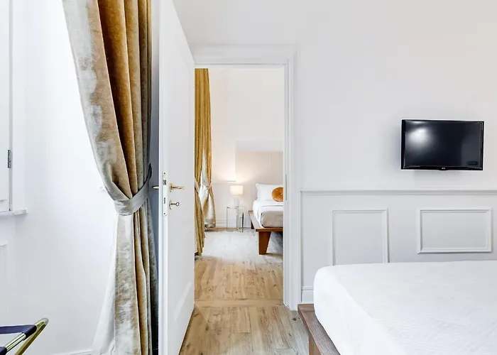 Monti Cavour 4*