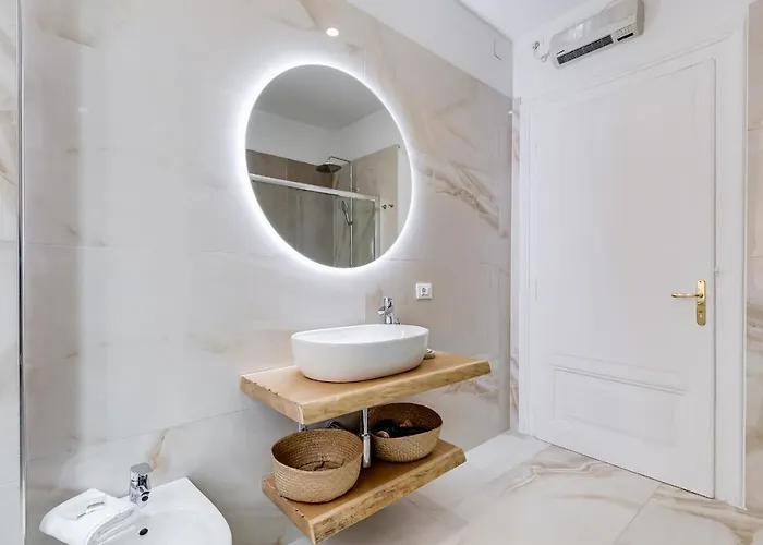 Konukevi Monti Cavour 4*